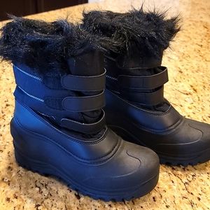 Black snow boots